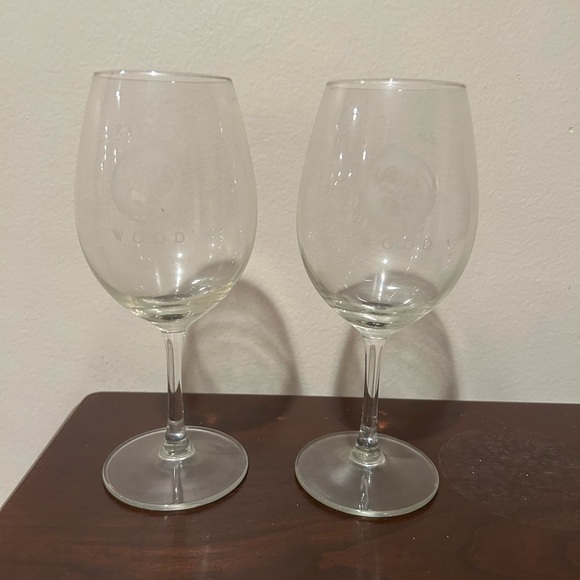 RAVENSWOOD WINERY | Crystal Clear Wine Glass Pair with winery logo - Picture 3 of 13